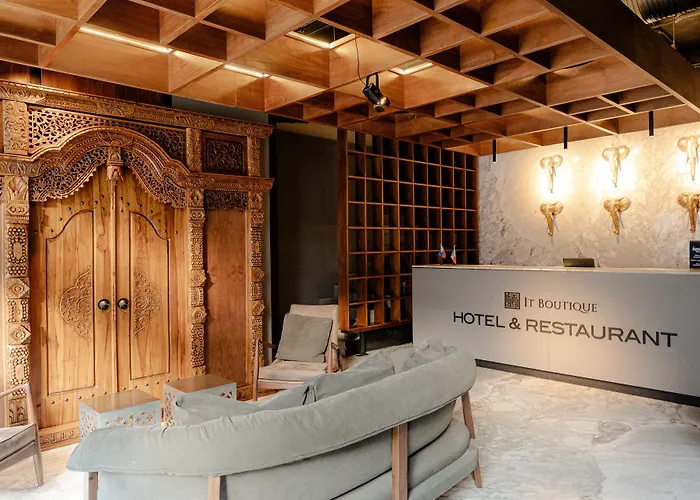 It Boutique & Restaurant